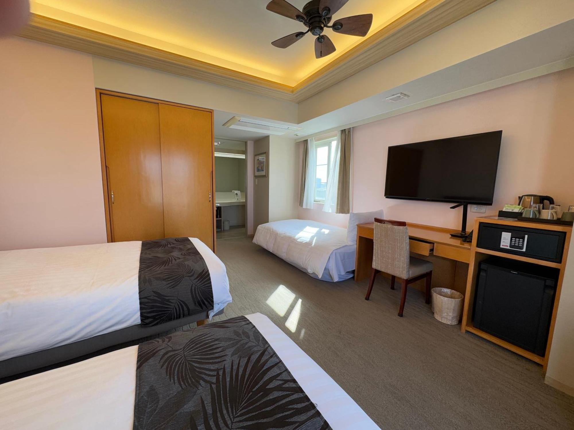 Hotel Palm Royal Kokusai Street 4*